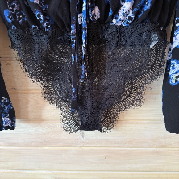 Free People Intimately Black Blue Floral Lace Bodysuit XS | Wide Sleeve Boho - Picture 5 of 5